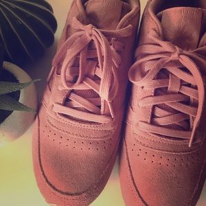 Women’s Dusty Pink Reebok’s sz 8.5
